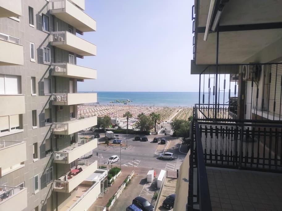 Appartamento Vista Mare Римини Экстерьер фото